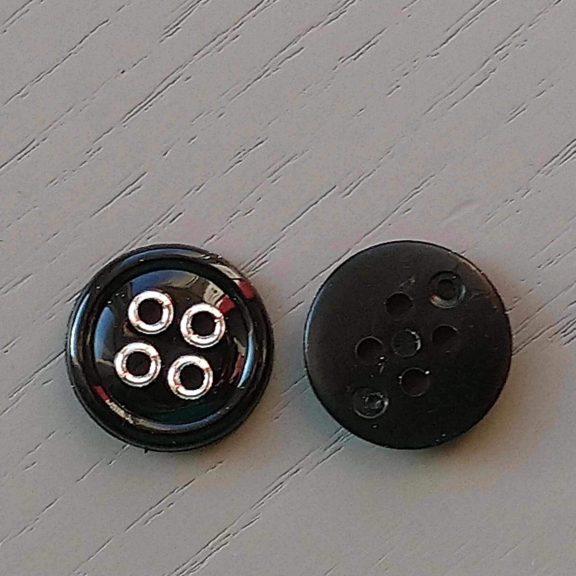 15mm 4 Hole Plastic Buttons – The Crafty Animal UK