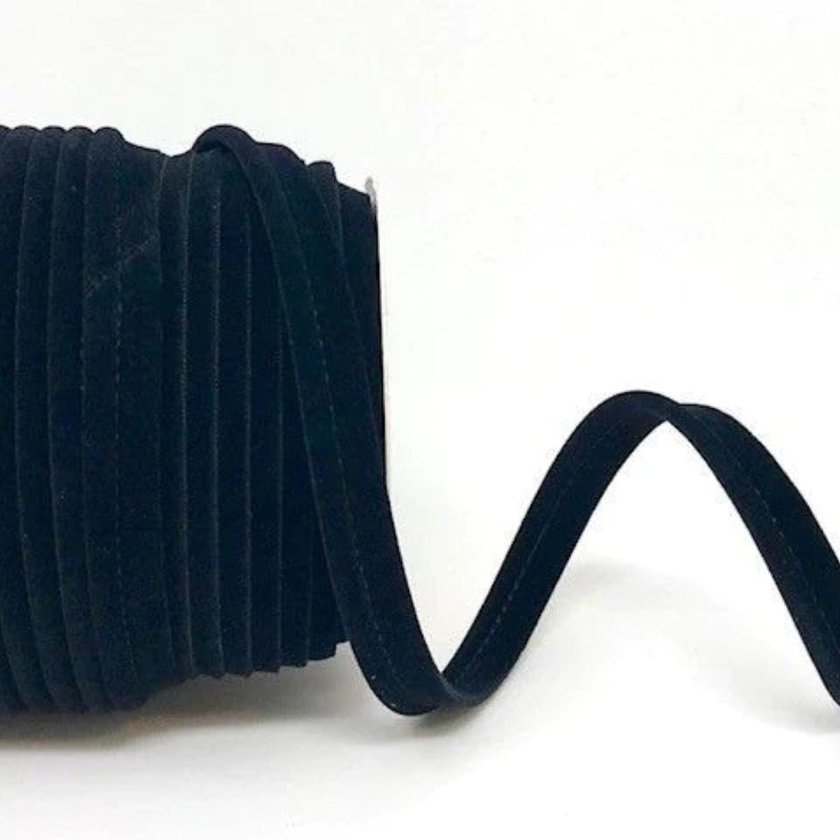 Roll of 10mm Flanged Velvet Piping – The Crafty Animal UK